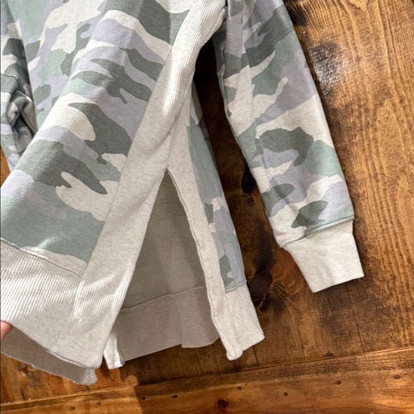 🌿Aerie Camo Oversized Crewneck Sweatshirt |‎ Green Cream Grey | Size Small - Picture 3 of 7